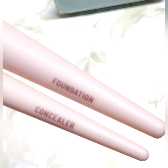 LYS Foundation & Concealer Brushes - Picture 3 of 16
